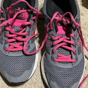 Asics Gray and Pink Sneakers with Mesh Upper and Cushioned Sole